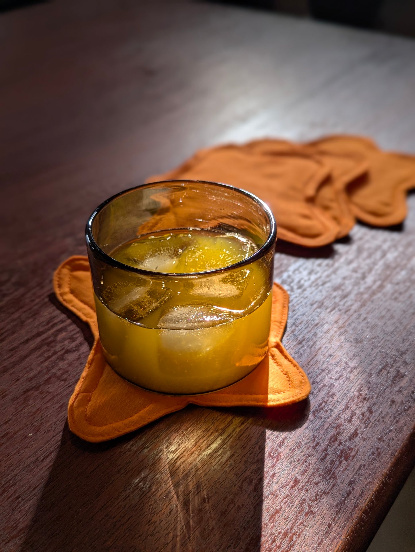 Dessous de verre Bouba en orange et bleu
